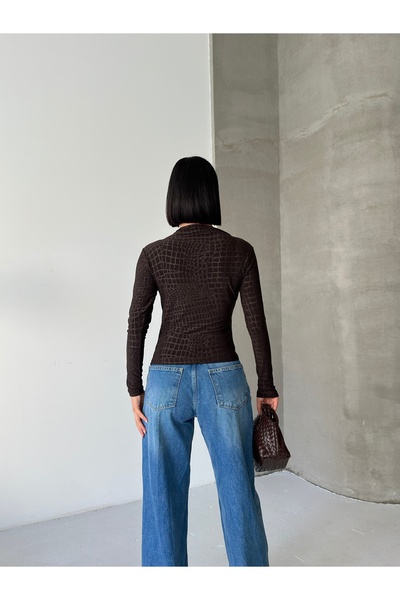 alenmoda Stretchy Sandy Fabric Half-Neck Crocodile Pattern Long Sleeve Blouse