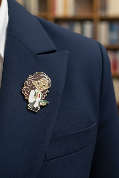 Jaida Moda Kadın Emlakçı Broş – Unisex Pirinç Broş, Meslek Aksesuarı, Şık ve Zarif Tasarım