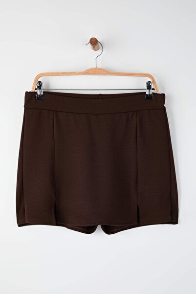 Trendyol Curve Кафява плисирана плетена пола в големи размери TBBAW26AZ00053