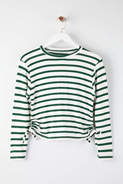 Trendyol Curve Πράσινη μπλούζα με λαιμόκοψη με ριγέ λεπτομέρεια με κορδόνι περίσφιξης, πλεκτή μπλούζα μεγάλου μεγέθους TBBAW26AF00110