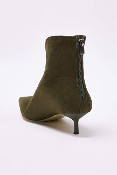 TRENDYOL SHOES Χακί σουέντ με μυτερή μύτη Γυναικείες μπότες με λεπτό τακούνι TAKAW26BO00087