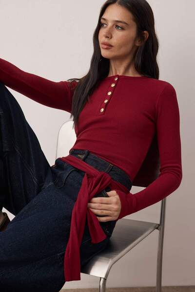 Trendyol Collection Burgundy Crew Neck Buttoned Fitted/Fitted Stretchy Ribbed Knit Blouse Twoaw26Bz00063