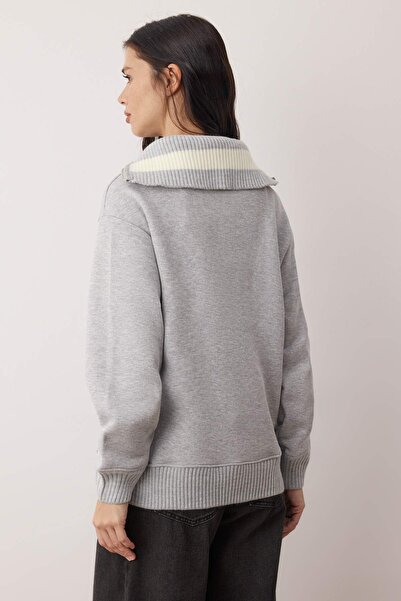 Trendyol Collection Gray Knitwear Garnished Plain Relaxed/Casual Fit Knitted Sweatshirt Twoaw26Sw00234