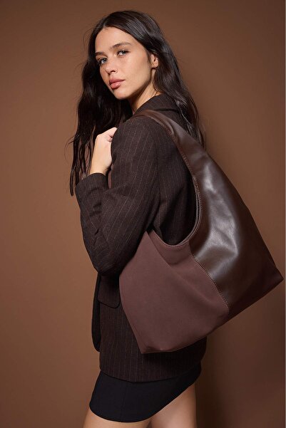 TRENDYOL SHOES Brown Contrast Oval Women's Midi Shoulder Bag Takaw26Oc00084