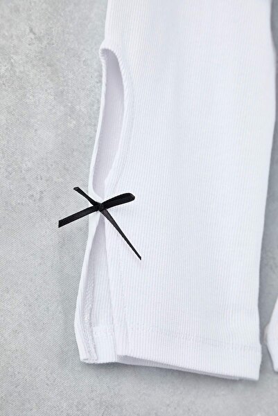 Trendyol Curve White Bow and Cut Out Detail Crew Neck Slim/Fitted Knitted Blouse Tbbaw26Af00023