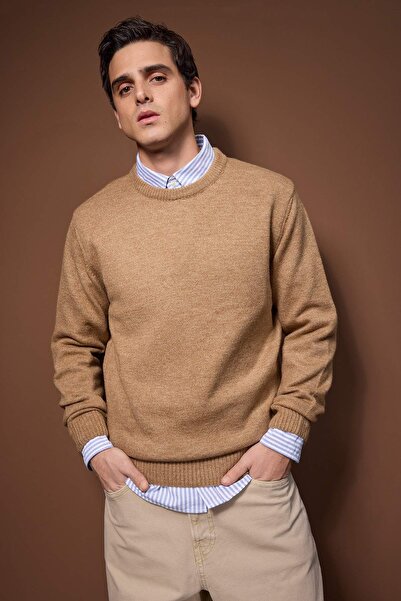Trendyol Collection Beige Relaxed Crew Neck Sweater Tmnaw26Kz00012