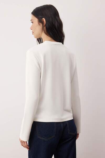 Trendyol Collection Ecru Embroidery Detailed Regular/Normal Fit Soft Buttoned Stretchy Knitted Blouse Twoaw26Bz00238