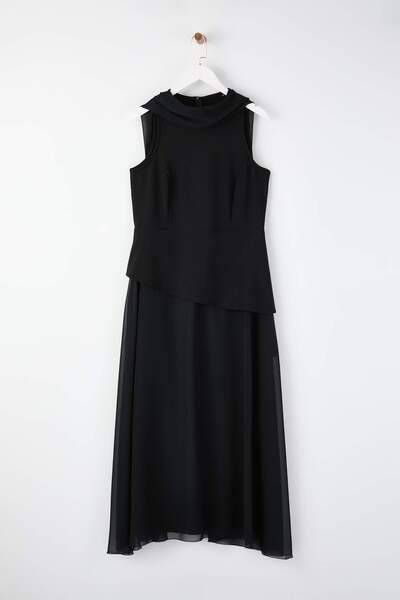 Trendyol Curve Μαύρο σιφόν υφαντό μεγάλου μεγέθους φόρεμα για πάρτι/βραδινό φόρεμα/βραδινό φόρεμα TBBAW26AH00076