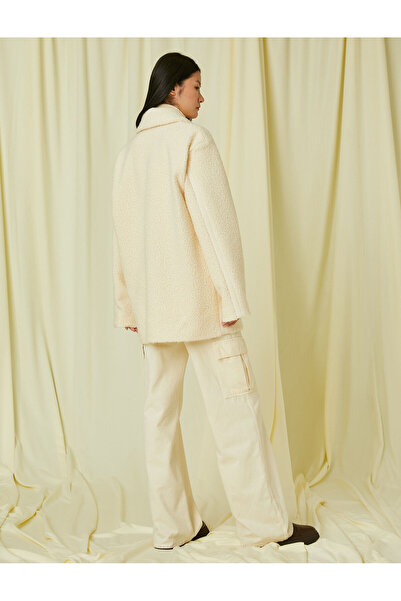 Koton Kurzer zweireihiger Plüschmantel mit Taschen