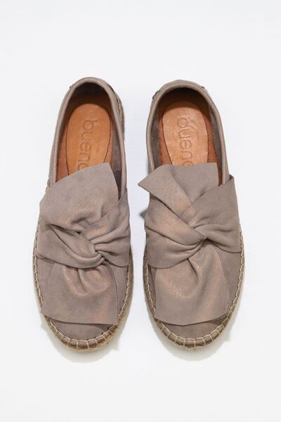 Bueno Shoes حذاء إسبادريل نسائي من الجلد باللون الرمادي اللامع 01wn3100