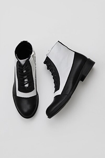 Bueno Shoes حذاء مسطح نسائي من الجلد باللونين الأسود والأبيض 01wt2601