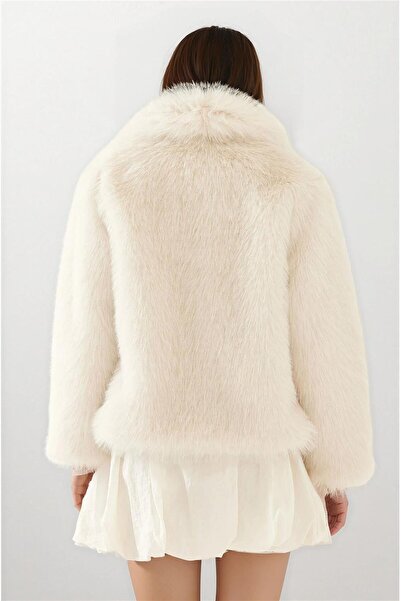 WeShaya Μπεζ μακρυμάνικο μπουφάν από ψεύτικη γούνα