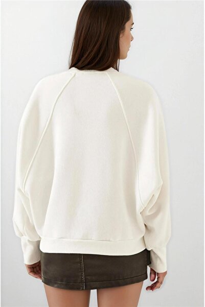 WeShaya Бяла блуза с бродерия на сърце и три нишки Shardone Bicycle Neck Sweatshirt