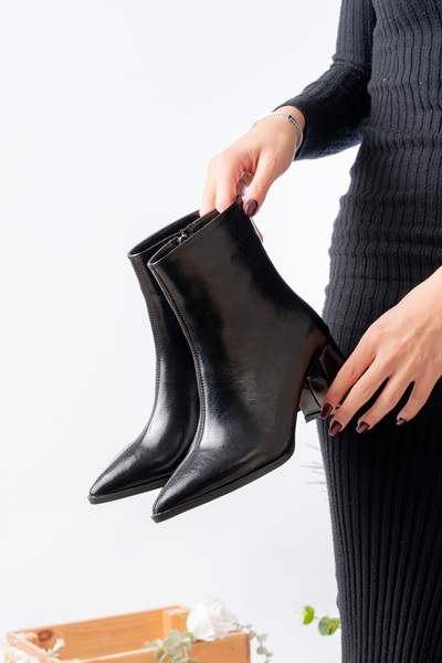 CANPOLATAYAKKABI MARTE ŞIK TOPUKLU SİVRİ BURUN KADIN BOT-GÜNLÜK VE OFİS KOMBİNLERİNE UYGUN