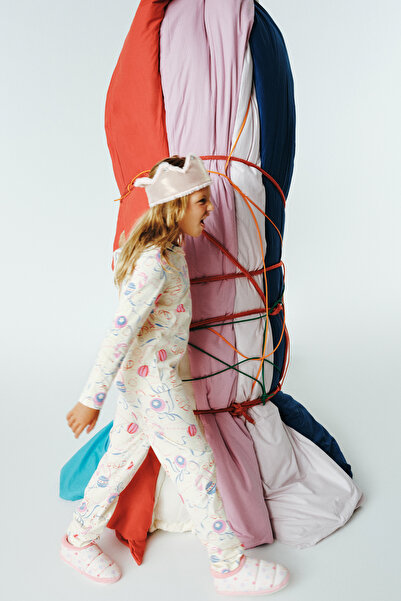 Penti Cremefarbenes Pyjama-Set aus Baumwolle mit Zirkusmuster und Knöpfen für Mädchen