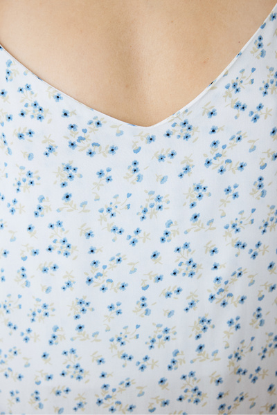 Penti Οπτικό Λευκό Lilah Floral V λαιμόκοψη με ρυθμιζόμενο λουράκι νυχτικό