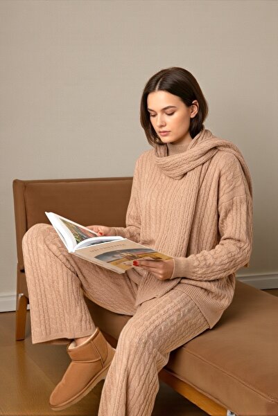 NEWCO Σετ παντελόνι με λεπτομέρεια casual κομμένου κασκόλ και μακρυμάνικο πλεκτό με κομψή και άνετη σχεδίαση που είναι εξαιρετική