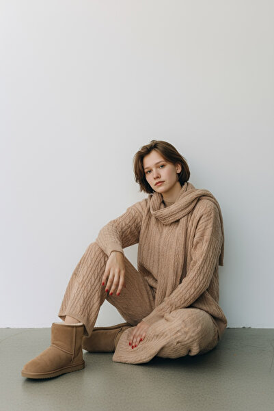 NEWCO Σετ παντελόνι με λεπτομέρεια casual κομμένου κασκόλ και μακρυμάνικο πλεκτό με κομψή και άνετη σχεδίαση που είναι εξαιρετική