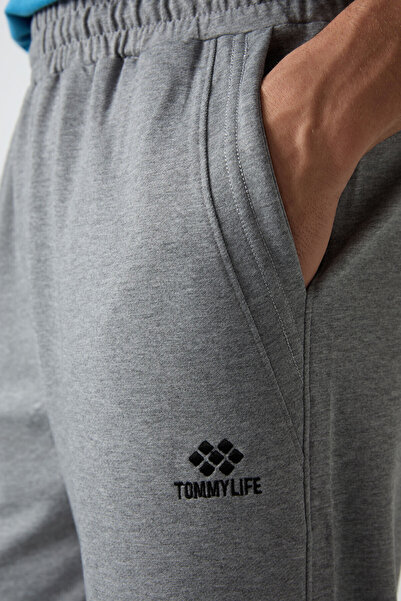 TOMMY LIFE Gri Melanj Pamuklu Yumuşak Dokulu Standart Fit Nakışlı Erkek Kapri - 83102
