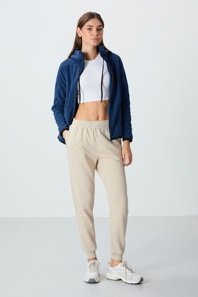 TOMMY LIFE Bej Kompakt Pamuklu Kalın Pürüzsüz Dokulu Standart Fit Kadın Eşofm...