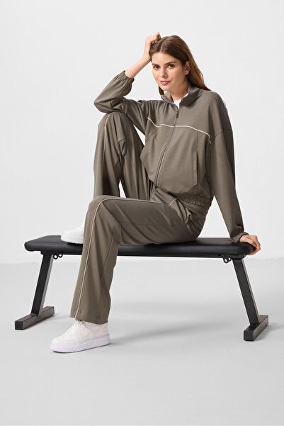 TOMMY LIFE Koyu Bej Yumuşak Dokulu Dik Yaka Oversize Lastikli Kadın Eşofman T...