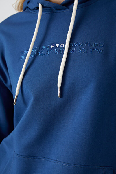 TOMMY LIFE Parlament női tréningruha szett kapucnis, kenguru zseb, túlméretezett gumiláb - 95288