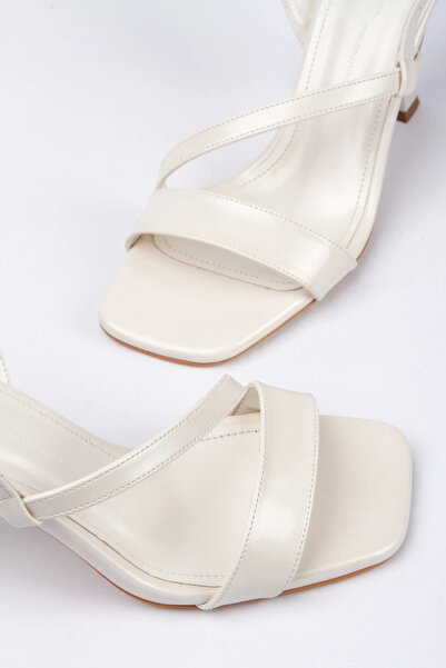 Miss Mitto Women's Pearl Faux Leather Skin Single Band Open Back New Style Summer Stylish and Comfortable Shoes