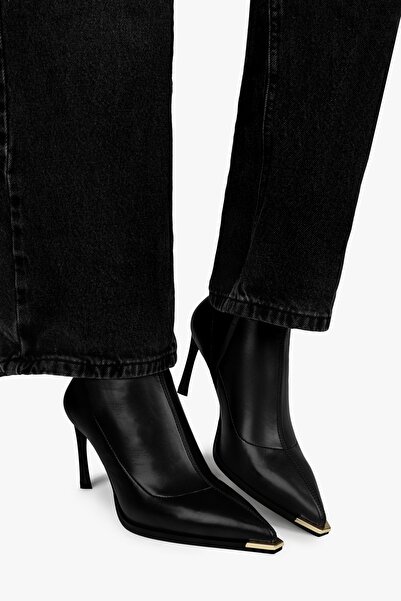 Shoeberry Kadın Belin Siyah Cilt Önü Metal Detaylı Streç Topuklu Bot