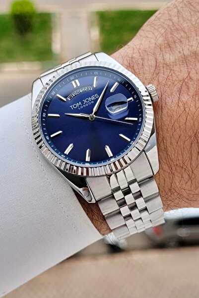 Tom Jones Kadranı Lacivert Kordonu Gümüş Renk 40 mm Erkek Kol Saati