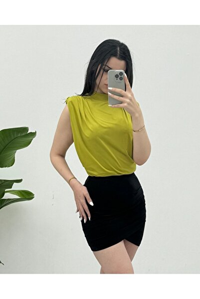 Modamorfo Zero Sleeve Padded Sandy Blouse - Oil Green