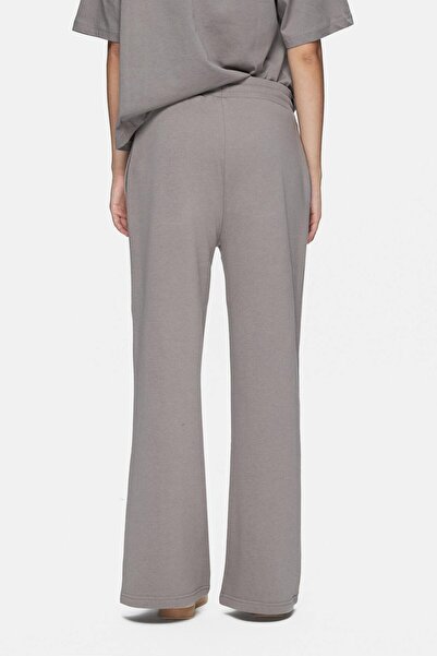 UCLA Γυναικεία αθλητικά παντελόνια DAPHNE σε γκρι χρώμα με κέντημα στο κάτω μέρος και κανονική εφαρμογή