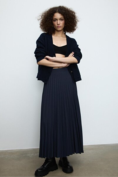 Stradivarius تنورة ميدي مطوية