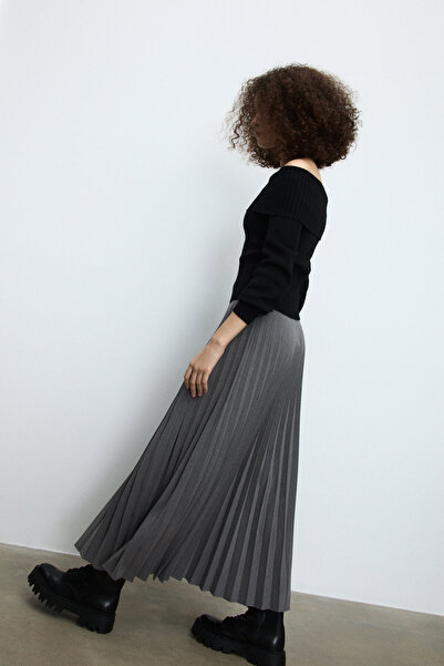 Stradivarius Pleated midi skirt