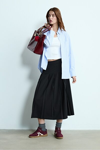 Stradivarius تنورة ميدي مع طيات مربعة