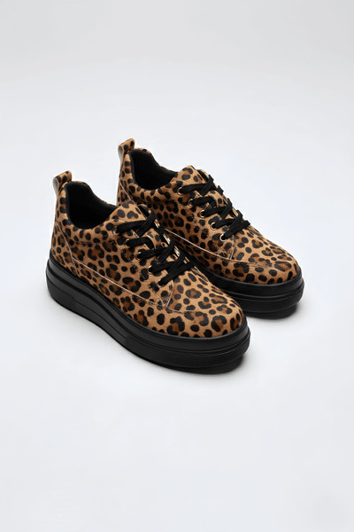 Zerenyus ألكسيس بريميوم حذاء رياضي نسائي بكعب مخفي 8 سم بنقشة الفهد السوداء