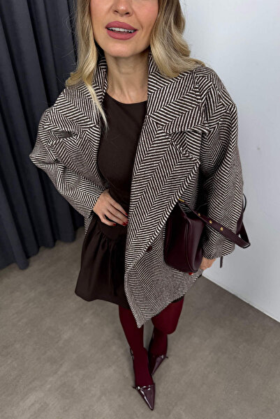 Sue Store Καφέ και λευκό παλτό με επένδυση από ψαροκόκκαλο