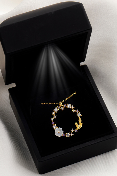 SARIASLAN Işıklı Kutuda 925 Ayar Gümüş Manolya Çiçeği Kolyesi Altın Renk