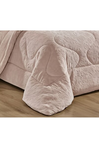 Red Rose Luxurious double duvet set with embossed velvet design and pattern – warmth and elegance for a sophisticated sleeping experience