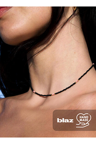 Handmade مزيج الألوان: أحمر خدود منتصف الليل |   قلادة مصنوعة يدويًا من الخرز