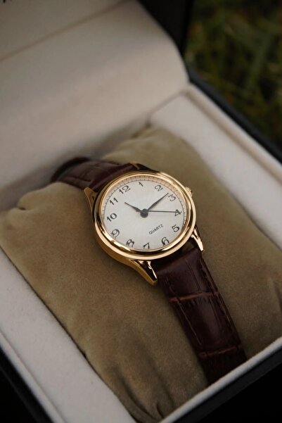 QUARTZ ساعة يد نسائية كلاسيكية مستديرة بنمط جلد التمساح باللون البني الداكن م...