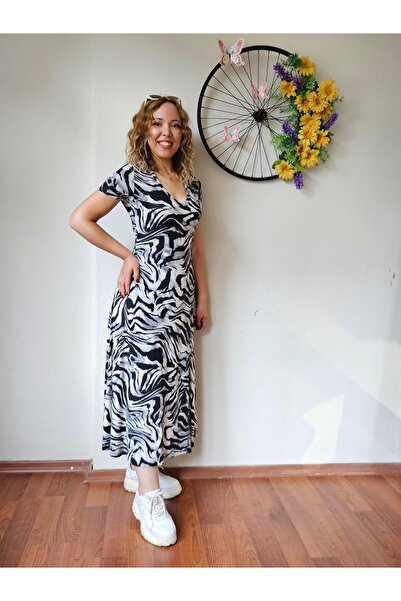 MADAME MELEK Сукня з V-подібним вирізом, довгим розрізом і короткими рукавами в смужку