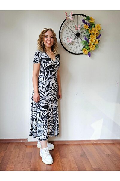 MADAME MELEK Сукня з V-подібним вирізом, довгим розрізом і короткими рукавами в смужку