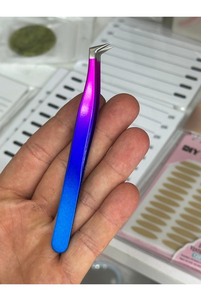 Lovely ملقط رموش حريري