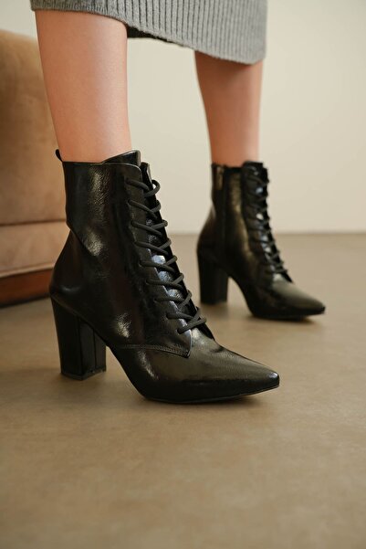 MODAADAM Women's Candy Lace-Up Pointed Toe Black Patent Leather Boots - Black