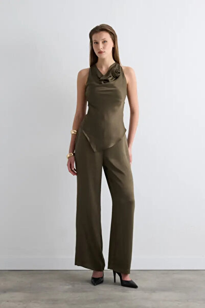 Gusto Σατέν μπλούζα με ασύμμετρο κόψιμο με γιακά - Πράσινο