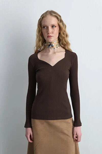Gusto Heart Neckline Cotton Blouse - Brown