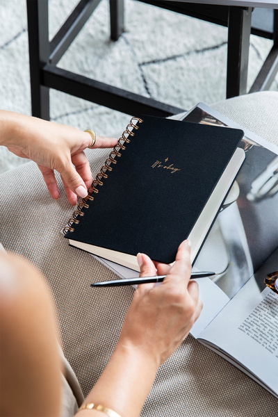 PAPERORA A5 Spiralli Sert Kapak Keten Noktalı Tarihsiz Not Defteri Siyah