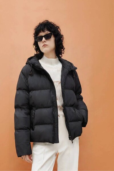 Saade Γυναικείο κοντό πουπουλένιο μπουφάν με φερμουάρ Relax Fit με κουκούλα -...