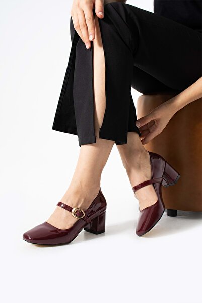 bulutmod حذاء نسائي BA04593 باللون الأحمر الداكن مع حزام من الجلد اللامع وكعب...