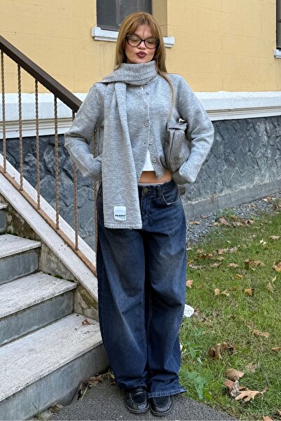 bases. Düğmeli Triko Hırka